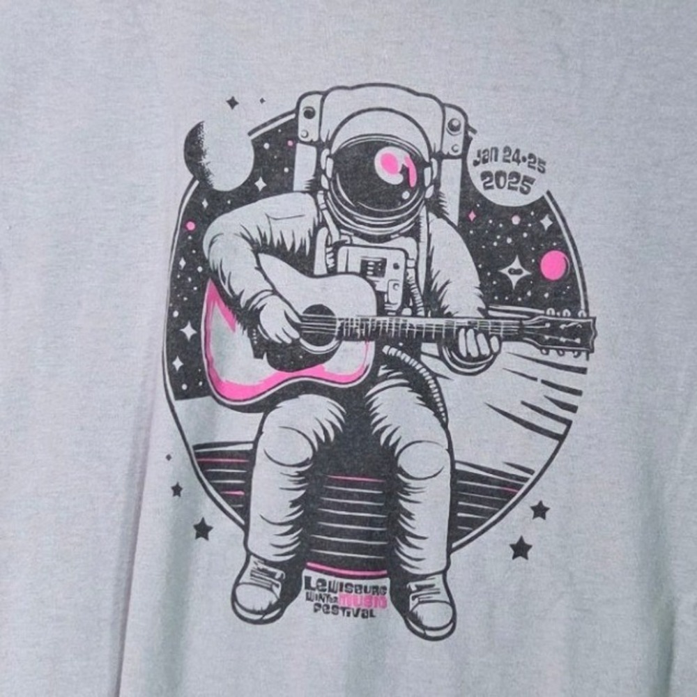 Gildan T-Shirt Mens Large Gray Lewisburg Winter Music Festival 2025 Astronaut